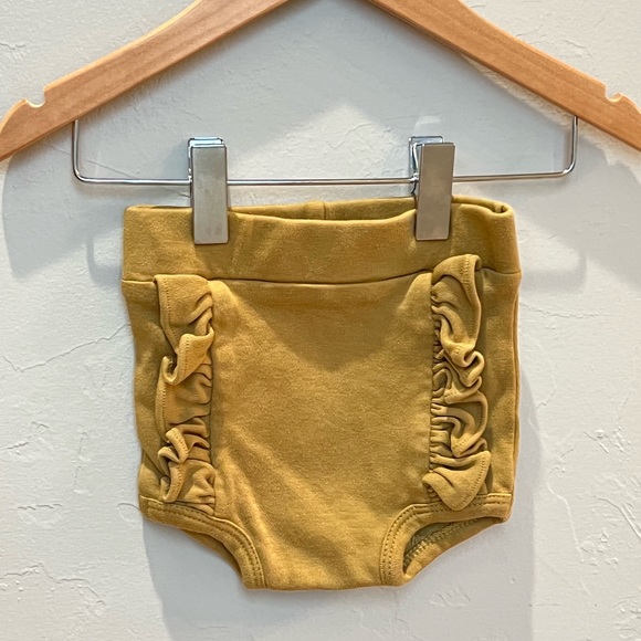 kate quinn Other - Kate Quinn 3-6 mo mustard color ruffle bloomer bottoms